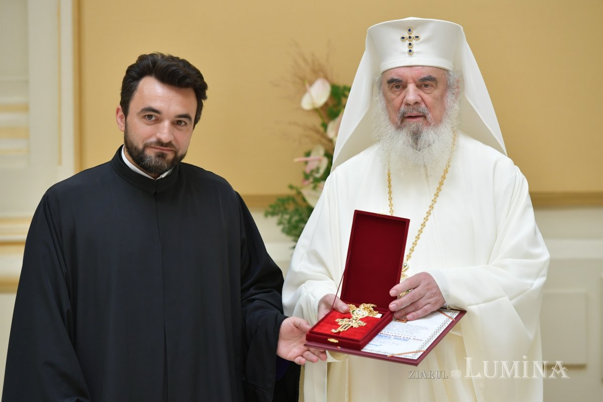 Zi de luminată cinstire a Sfântului Ocrotitor al Bucureștilor la un sfert de mileniu de la venirea cinstitelor sale moaște în Capitală 303095