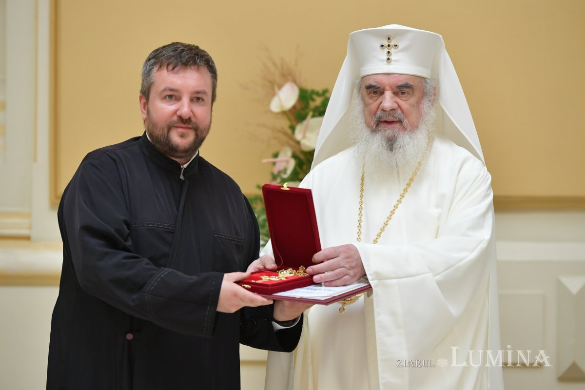 Zi de luminată cinstire a Sfântului Ocrotitor al Bucureștilor la un sfert de mileniu de la venirea cinstitelor sale moaște în Capitală 303096