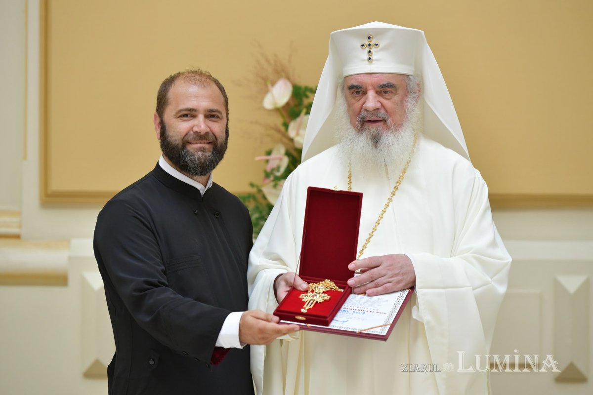 Zi de luminată cinstire a Sfântului Ocrotitor al Bucureștilor la un sfert de mileniu de la venirea cinstitelor sale moaște în Capitală 303097