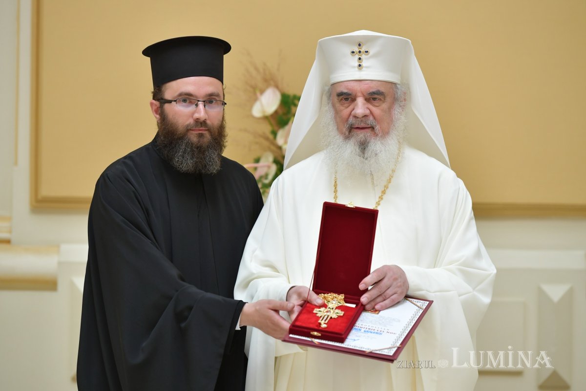 Zi de luminată cinstire a Sfântului Ocrotitor al Bucureștilor la un sfert de mileniu de la venirea cinstitelor sale moaște în Capitală 303098