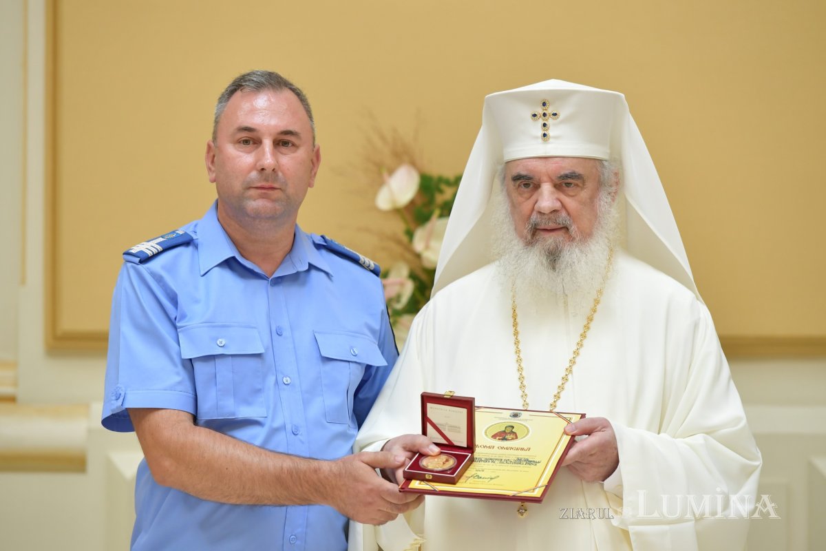 Zi de luminată cinstire a Sfântului Ocrotitor al Bucureștilor la un sfert de mileniu de la venirea cinstitelor sale moaște în Capitală 303104