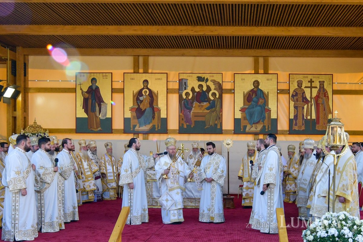 Zi de luminată cinstire a Sfântului Ocrotitor al Bucureștilor la un sfert de mileniu de la venirea cinstitelor sale moaște în Capitală 303120