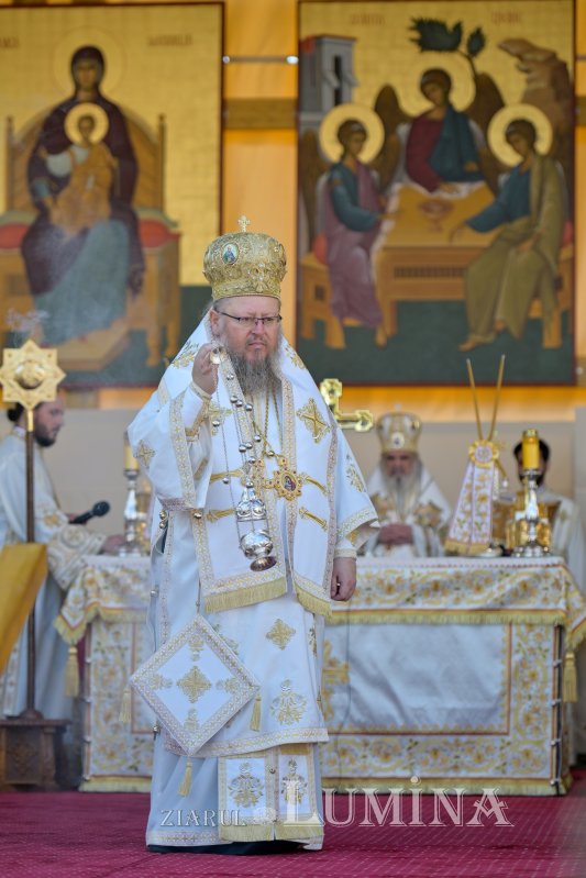 Zi de luminată cinstire a Sfântului Ocrotitor al Bucureștilor la un sfert de mileniu de la venirea cinstitelor sale moaște în Capitală 303125