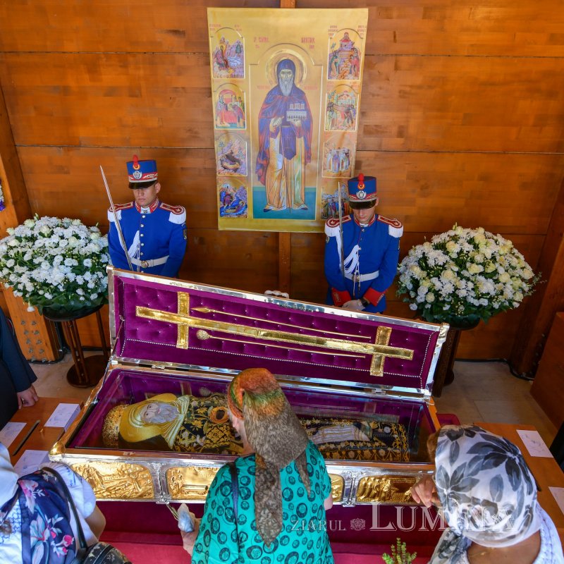 Zi de luminată cinstire a Sfântului Ocrotitor al Bucureștilor la un sfert de mileniu de la venirea cinstitelor sale moaște în Capitală 303126