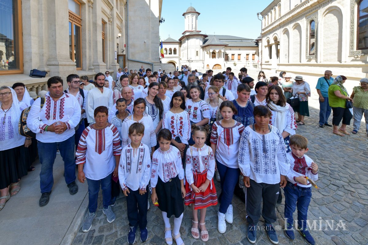 Zi de luminată cinstire a Sfântului Ocrotitor al Bucureștilor la un sfert de mileniu de la venirea cinstitelor sale moaște în Capitală 303128