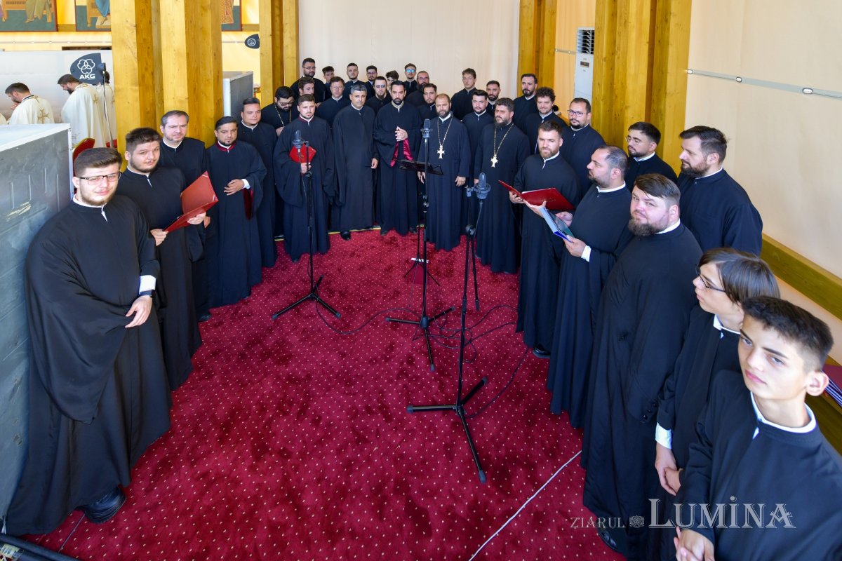 Zi de luminată cinstire a Sfântului Ocrotitor al Bucureștilor la un sfert de mileniu de la venirea cinstitelor sale moaște în Capitală 303130