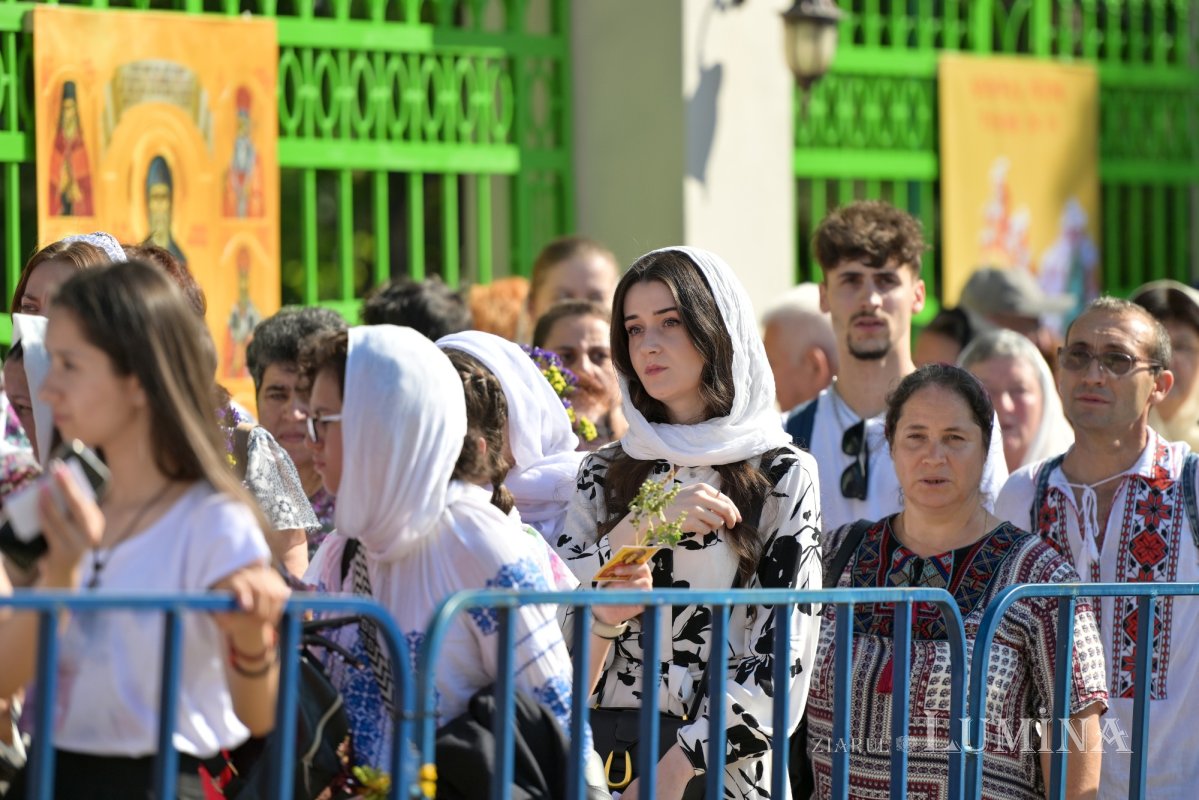 Zi de luminată cinstire a Sfântului Ocrotitor al Bucureștilor la un sfert de mileniu de la venirea cinstitelor sale moaște în Capitală 303134