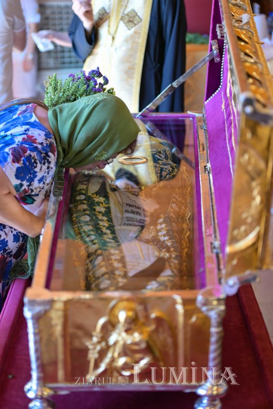 Zi de luminată cinstire a Sfântului Ocrotitor al Bucureștilor la un sfert de mileniu de la venirea cinstitelor sale moaște în Capitală 303136