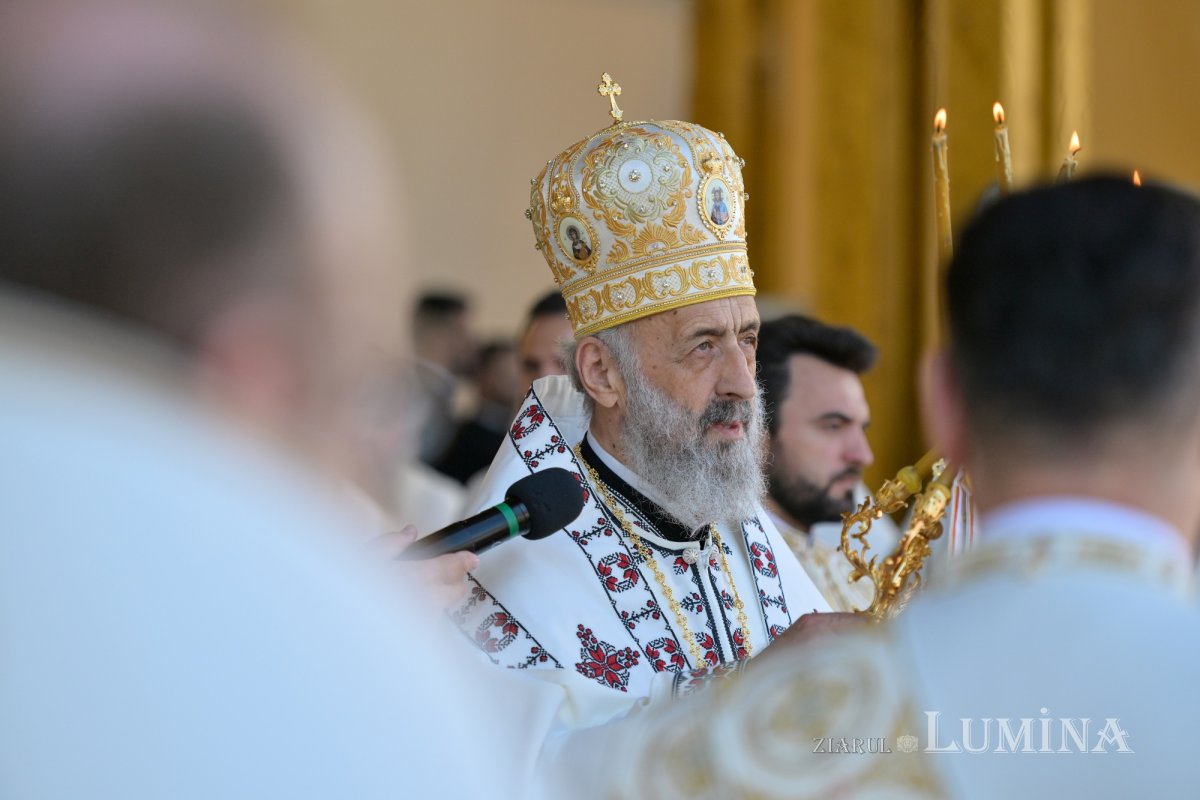 Zi de luminată cinstire a Sfântului Ocrotitor al Bucureștilor la un sfert de mileniu de la venirea cinstitelor sale moaște în Capitală 303139