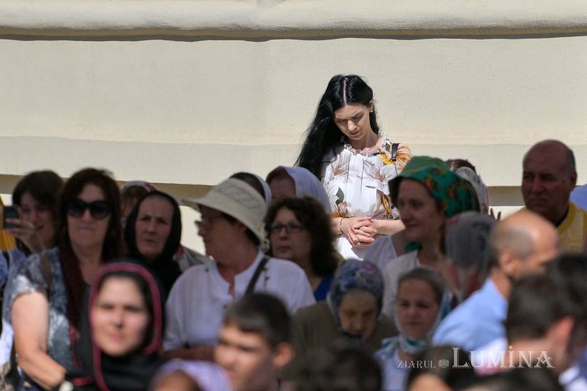 Zi de luminată cinstire a Sfântului Ocrotitor al Bucureștilor la un sfert de mileniu de la venirea cinstitelor sale moaște în Capitală 303140