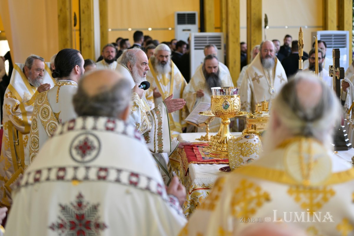 Zi de luminată cinstire a Sfântului Ocrotitor al Bucureștilor la un sfert de mileniu de la venirea cinstitelor sale moaște în Capitală 303141