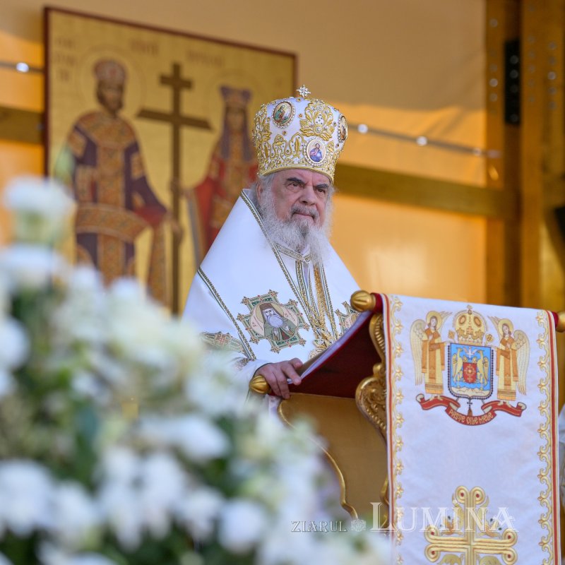 Zi de luminată cinstire a Sfântului Ocrotitor al Bucureștilor la un sfert de mileniu de la venirea cinstitelor sale moaște în Capitală 303144