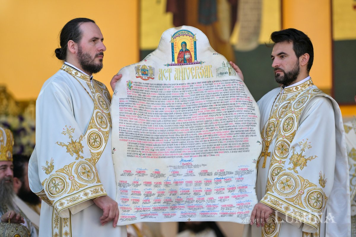 Zi de luminată cinstire a Sfântului Ocrotitor al Bucureștilor la un sfert de mileniu de la venirea cinstitelor sale moaște în Capitală 303148