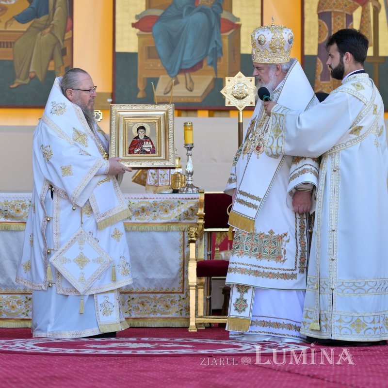 Zi de luminată cinstire a Sfântului Ocrotitor al Bucureștilor la un sfert de mileniu de la venirea cinstitelor sale moaște în Capitală 303153