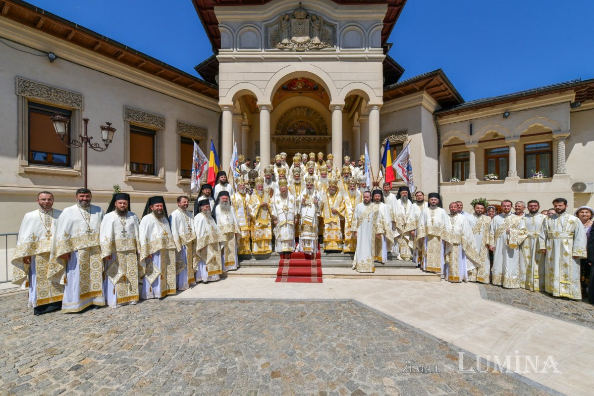 Zi de luminată cinstire a Sfântului Ocrotitor al Bucureștilor la un sfert de mileniu de la venirea cinstitelor sale moaște în Capitală 303159
