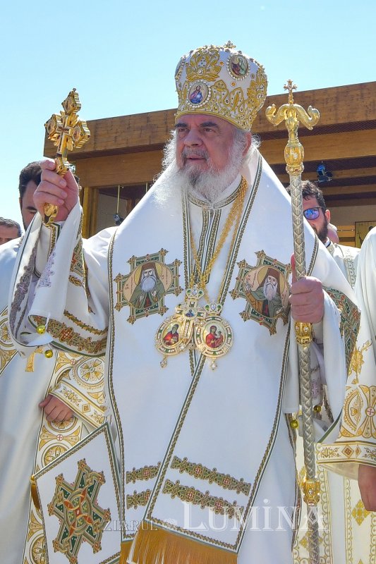 Zi de luminată cinstire a Sfântului Ocrotitor al Bucureștilor la un sfert de mileniu de la venirea cinstitelor sale moaște în Capitală 303161