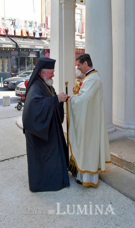 Slujire arhierească și hirotonie de diacon în Capitală 303239