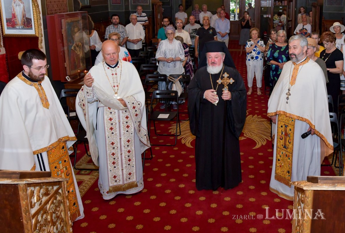 Slujire arhierească și hirotonie de diacon în Capitală 303240