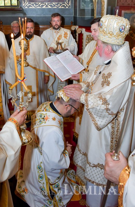 Slujire arhierească și hirotonie de diacon în Capitală 303243