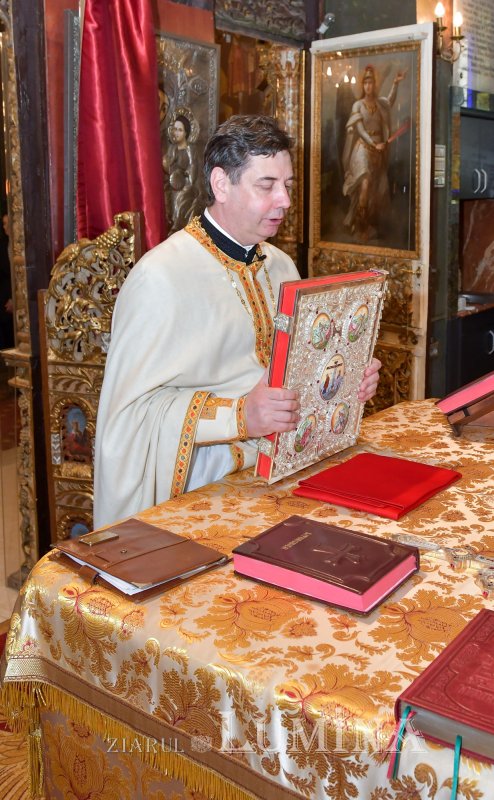 Slujire arhierească și hirotonie de diacon în Capitală 303244