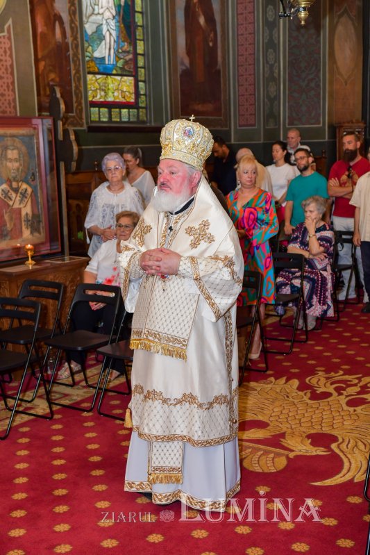 Slujire arhierească și hirotonie de diacon în Capitală 303246