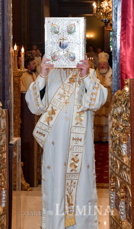 Slujire arhierească și hirotonie de diacon în Capitală 303248