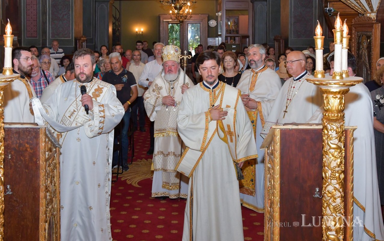 Slujire arhierească și hirotonie de diacon în Capitală 303273