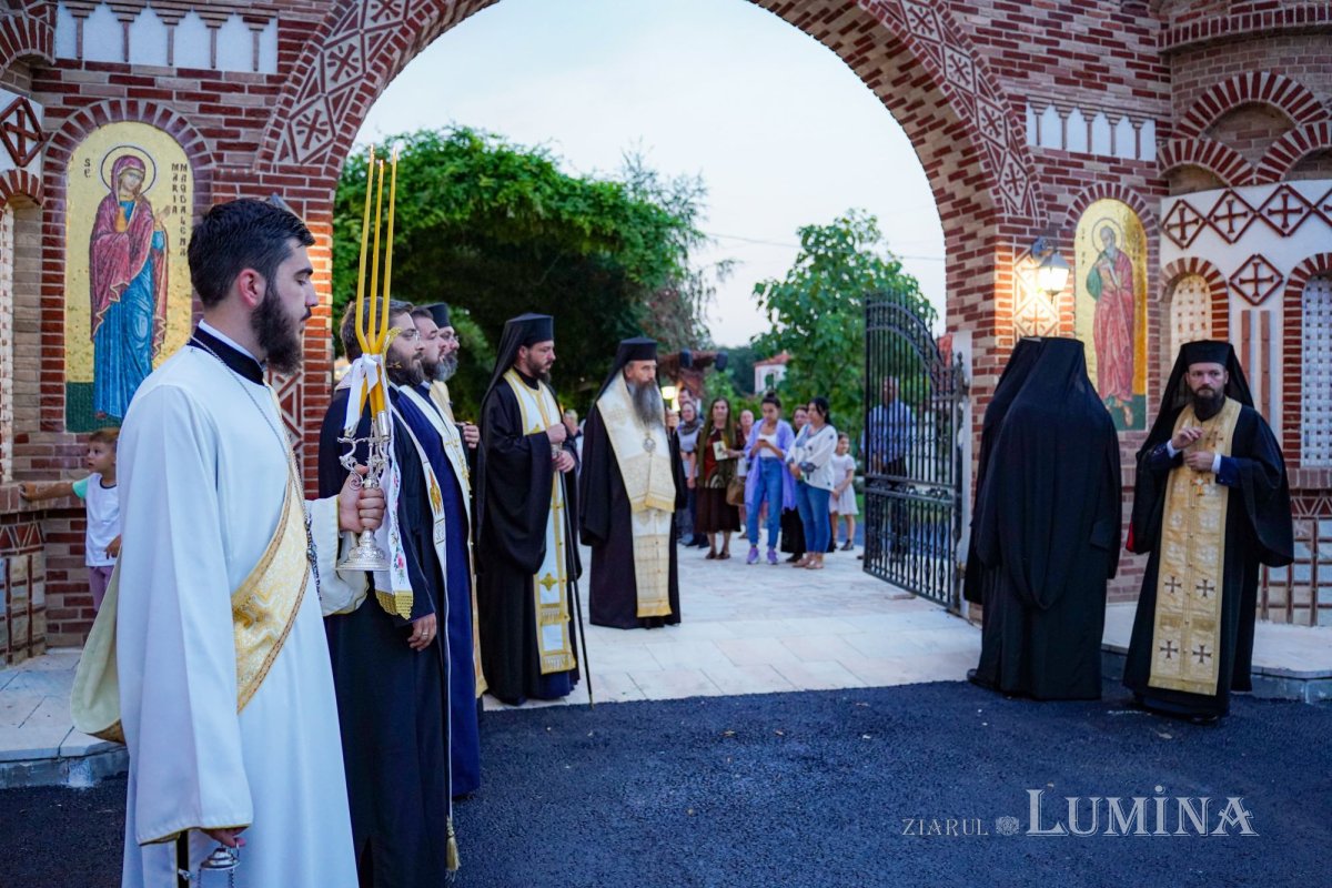 Aducerea moaștelor Sfântului Cuvios Ioan de la Rila la Mănăstirea Pantocrator 303708