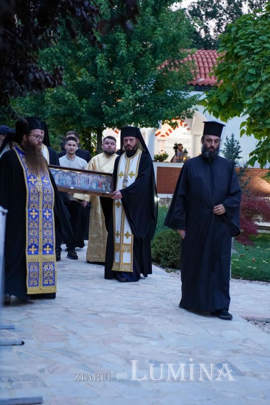 Aducerea moaștelor Sfântului Cuvios Ioan de la Rila la Mănăstirea Pantocrator 303712