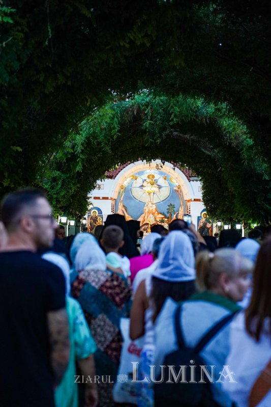 Aducerea moaștelor Sfântului Cuvios Ioan de la Rila la Mănăstirea Pantocrator 303714