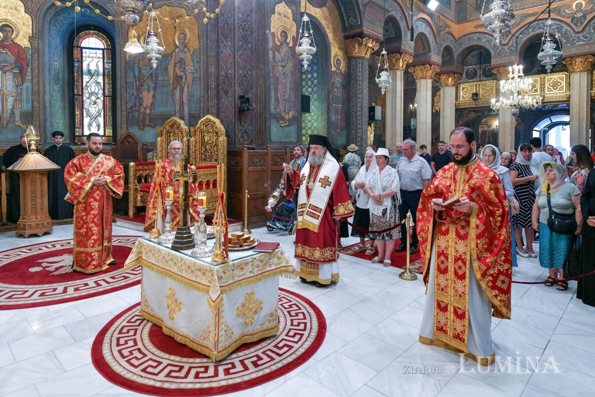 Patriarhii Iustin şi Teoctist au fost pomeniți la Catedrala Patriarhală 304291