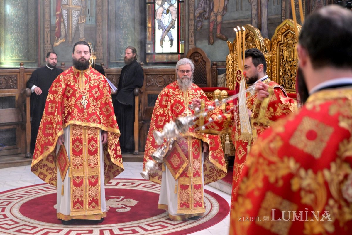 Patriarhii Iustin şi Teoctist au fost pomeniți la Catedrala Patriarhală 304295