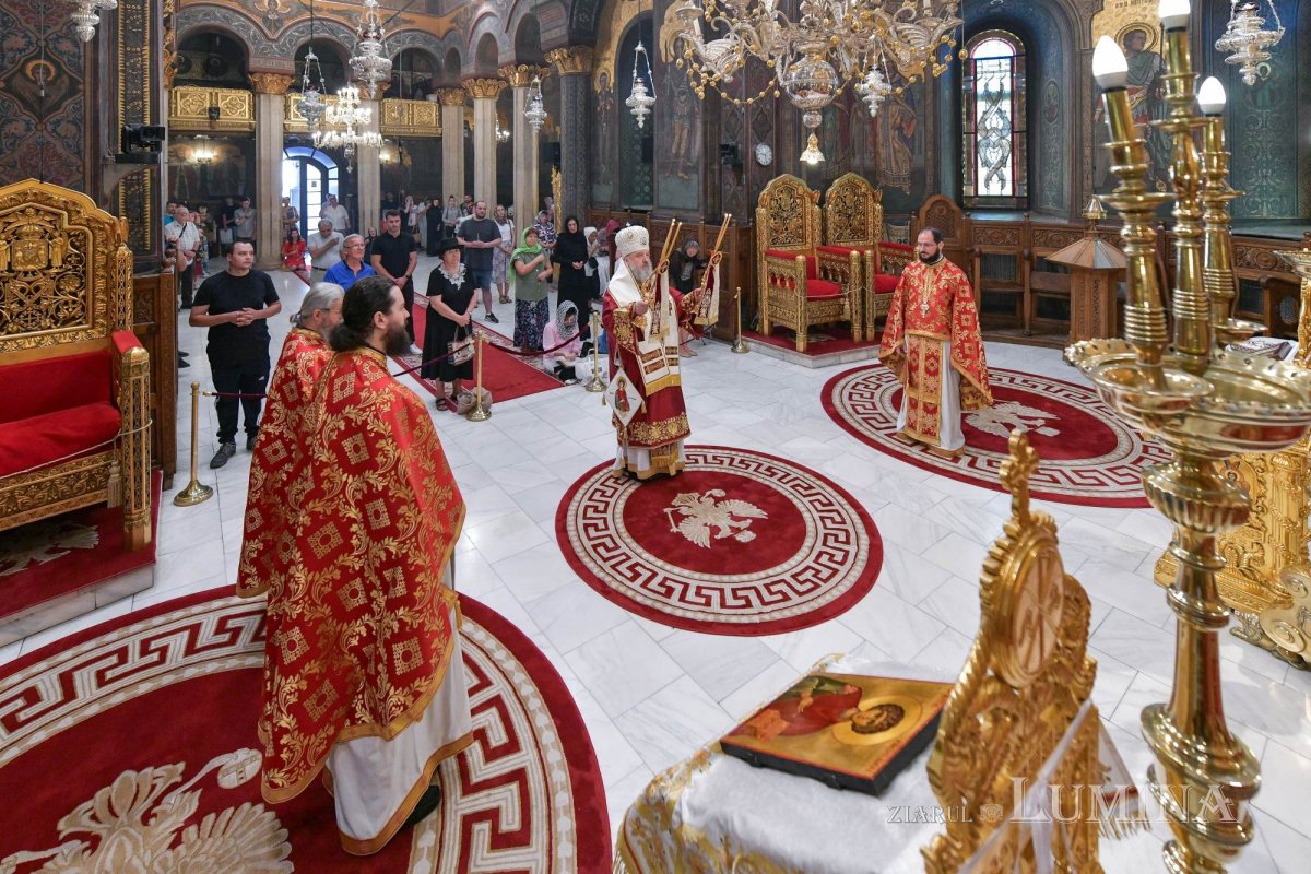 Patriarhii Iustin şi Teoctist au fost pomeniți la Catedrala Patriarhală 304300
