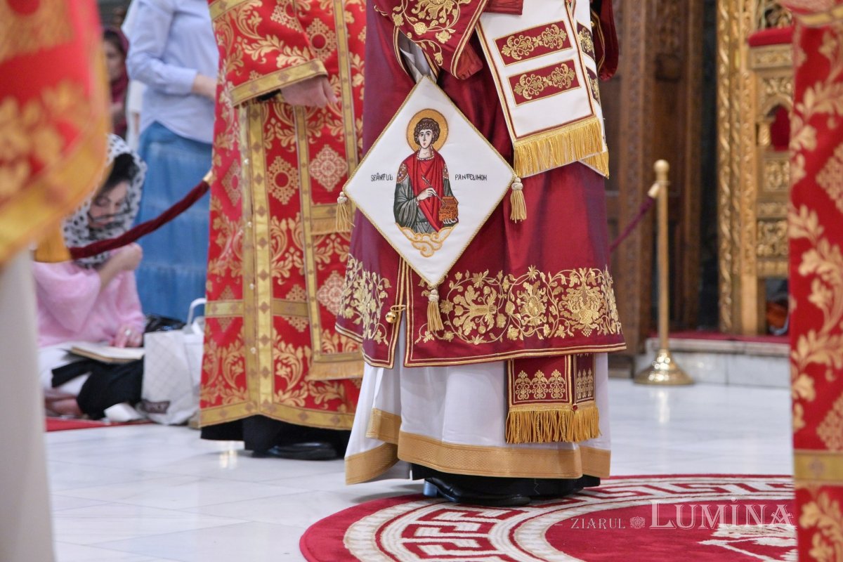 Patriarhii Iustin şi Teoctist au fost pomeniți la Catedrala Patriarhală 304301