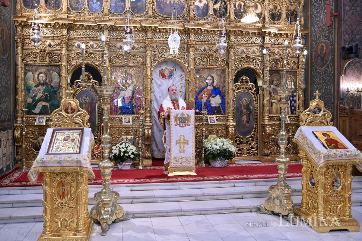 Patriarhii Iustin şi Teoctist au fost pomeniți la Catedrala Patriarhală 304309