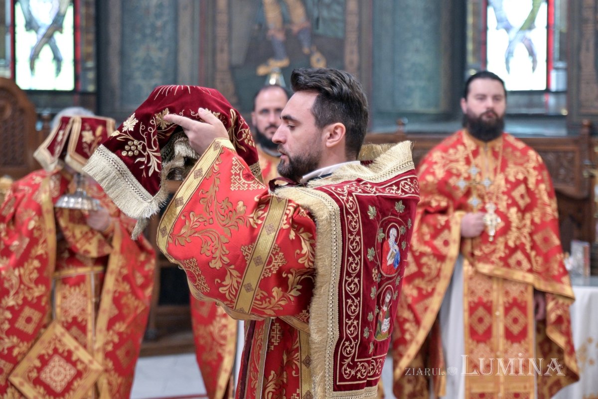 Patriarhii Iustin şi Teoctist au fost pomeniți la Catedrala Patriarhală 304311