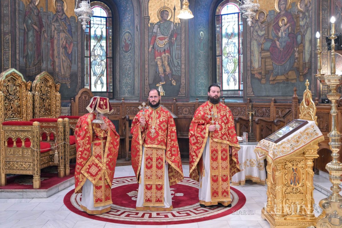 Patriarhii Iustin şi Teoctist au fost pomeniți la Catedrala Patriarhală 304312