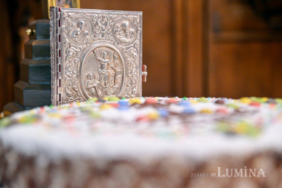 Patriarhii Iustin şi Teoctist au fost pomeniți la Catedrala Patriarhală 304316