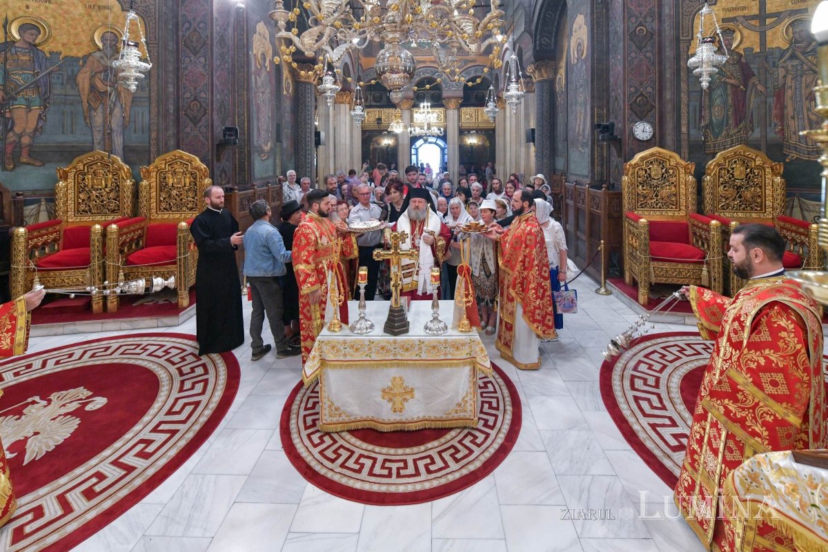 Patriarhii Iustin şi Teoctist au fost pomeniți la Catedrala Patriarhală 304318
