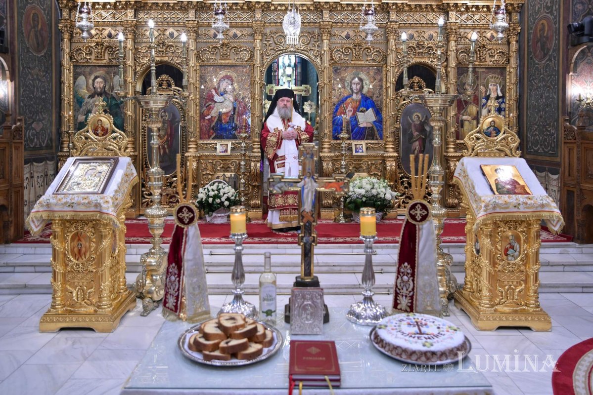 Patriarhii Iustin şi Teoctist au fost pomeniți la Catedrala Patriarhală 304319