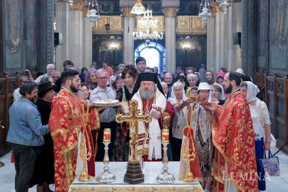 Patriarhii Iustin şi Teoctist au fost pomeniți la Catedrala Patriarhală 304320