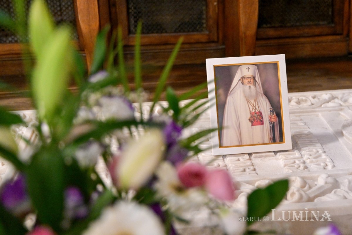 Patriarhii Iustin şi Teoctist au fost pomeniți la Catedrala Patriarhală 304327