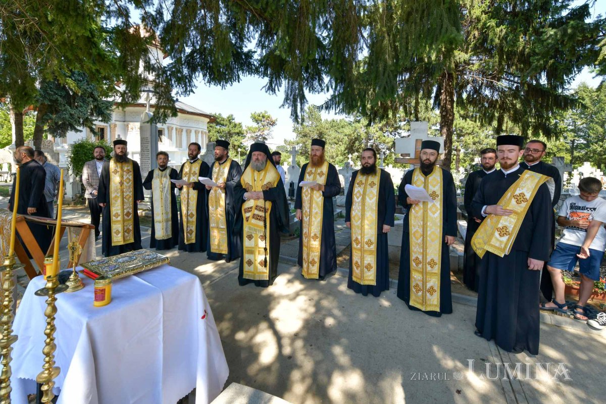 Osemintele a doi sfinți mărturisitori au fost deshumate 304541