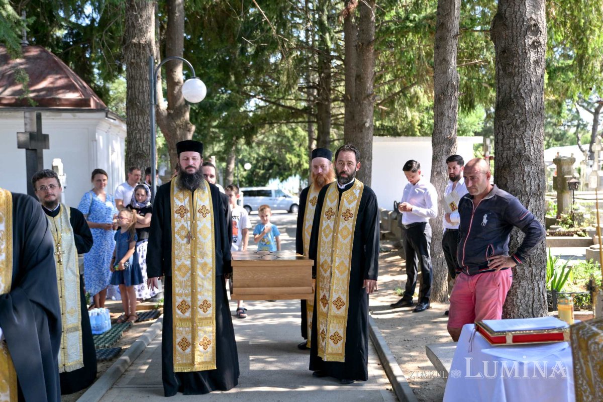 Osemintele a doi sfinți mărturisitori au fost deshumate 304543