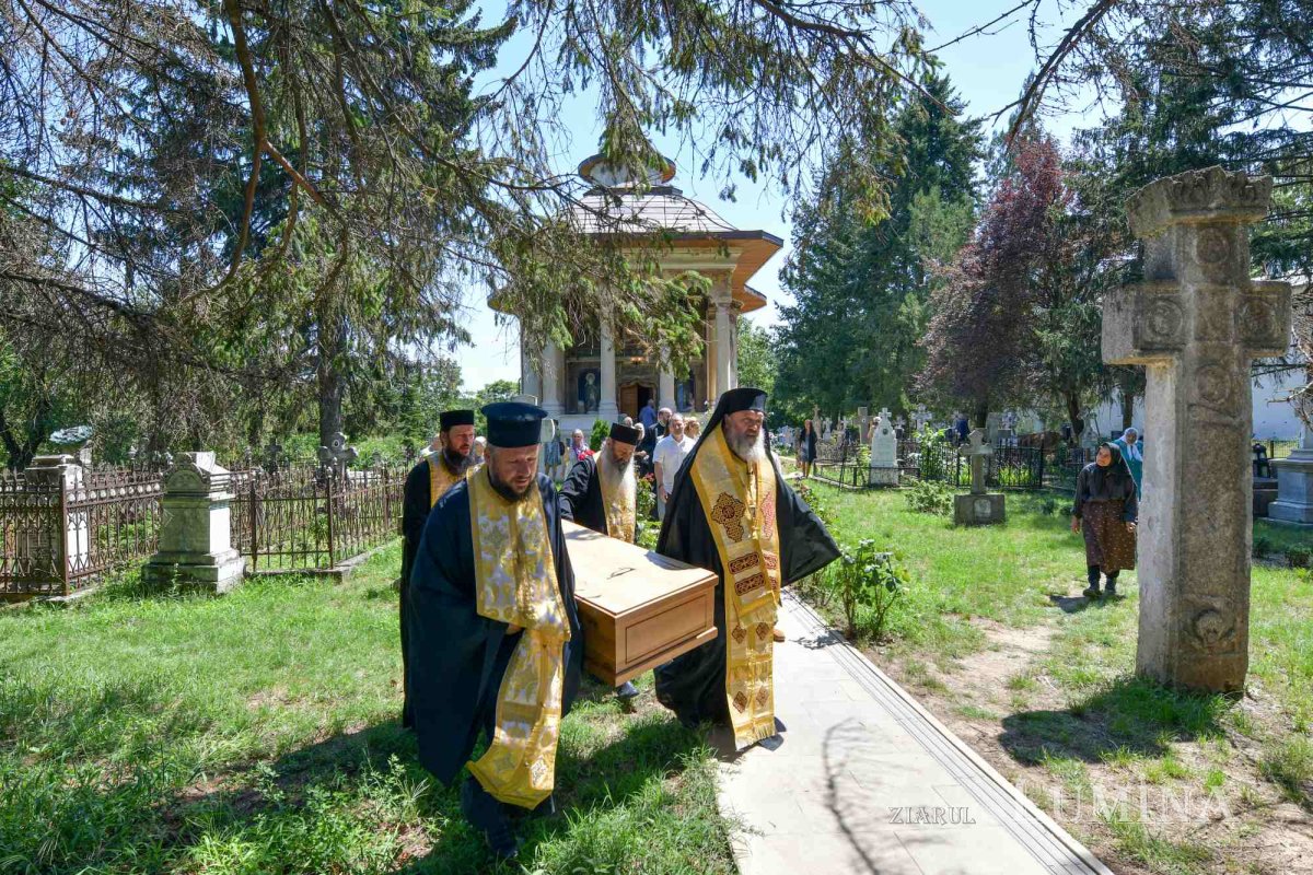 Osemintele a doi sfinți mărturisitori au fost deshumate 304546