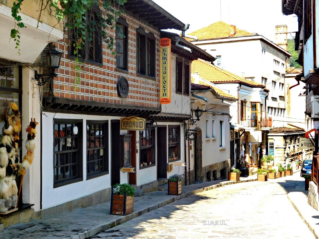 Sclipirile Luminii: Veliko Târnovo, Bulgaria, tradiţie şi modernitate 304711