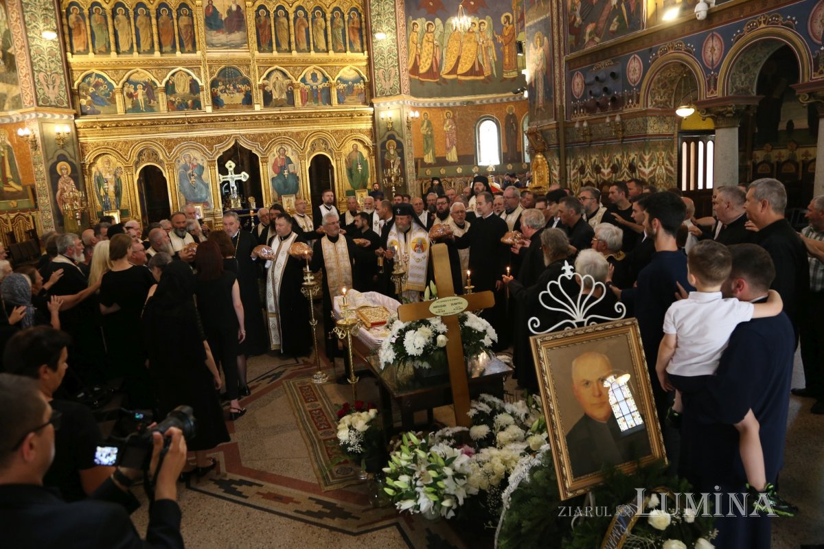 Părintele profesor Dumitru Abrudan a fost înmormântat 305741