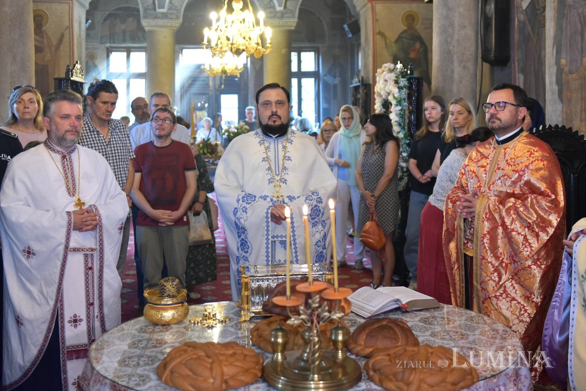 Binecuvântarea Sfântului Apostol Bartolomeu la o parohie bucureșteană 305881