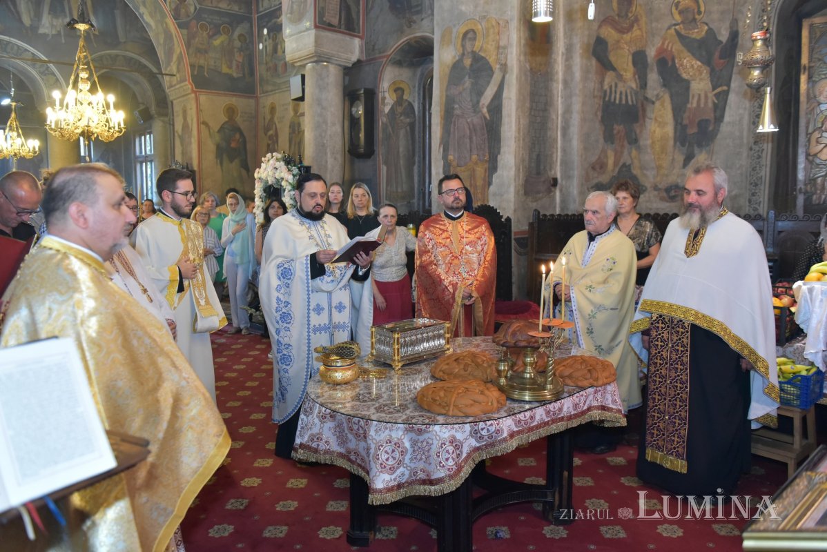 Binecuvântarea Sfântului Apostol Bartolomeu la o parohie bucureșteană 305886