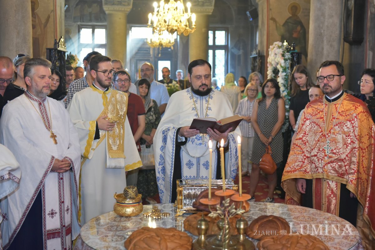 Binecuvântarea Sfântului Apostol Bartolomeu la o parohie bucureșteană 305887